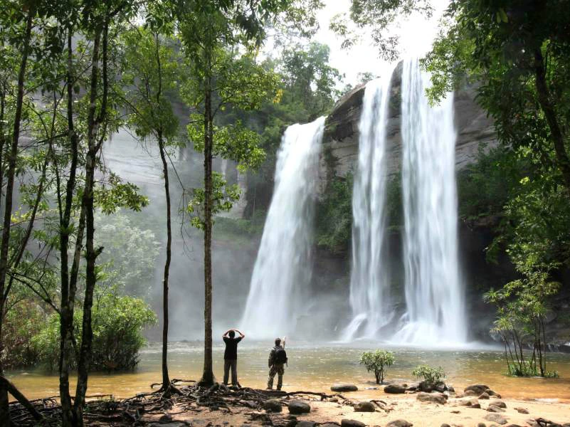 hike Jungle thailand waterval kinderen natuur