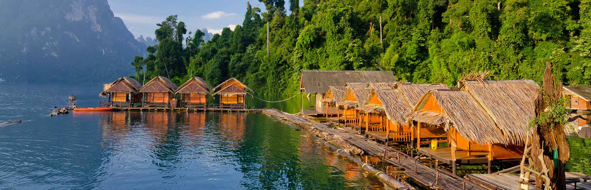 jungle regenwoud huisjes water thailand