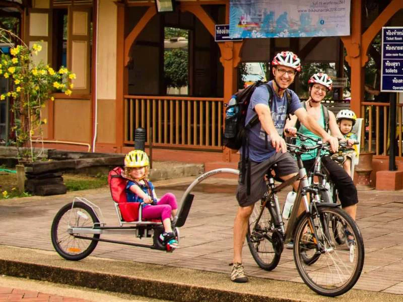 Thailand-Chiang Mai-fietsen met kinderen