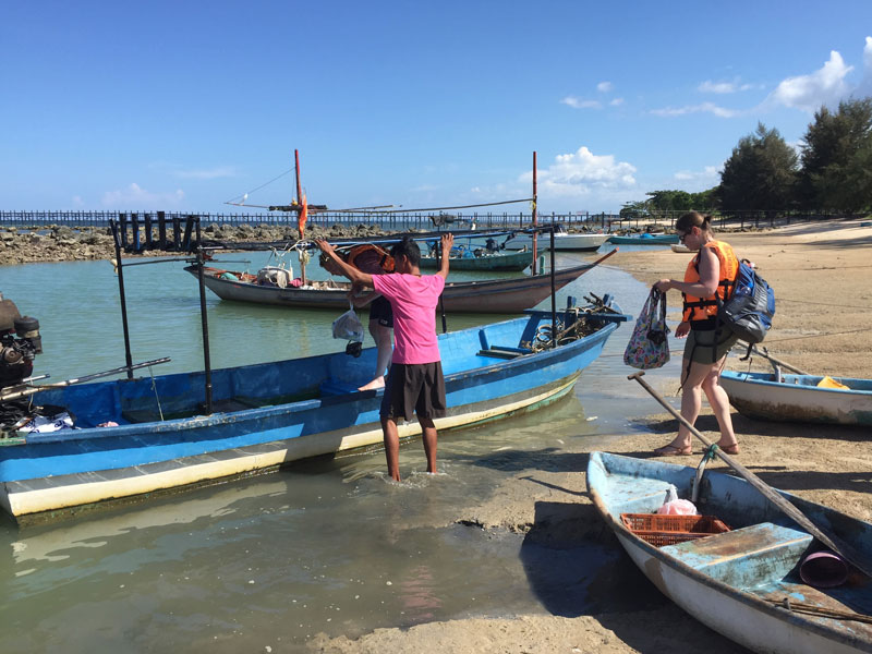 slapen op een onbewoond eiland - boot
