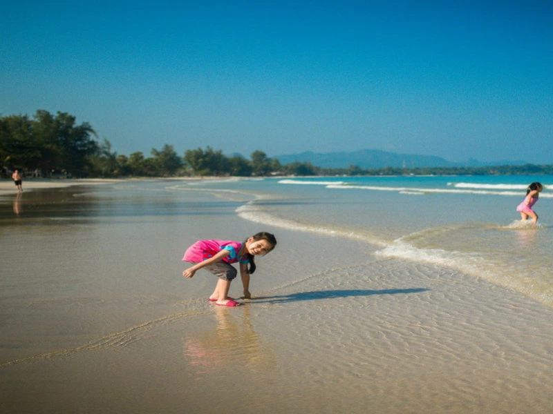 strand kindje zee thailand
