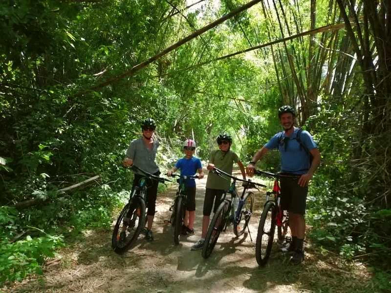 riksja-thailand-family-pai-fietsen met kinderen