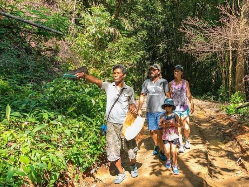 Khao sok kinderen jungle trekking hike