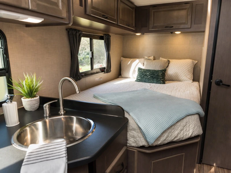 camper_c25 campeer rondreis - bed