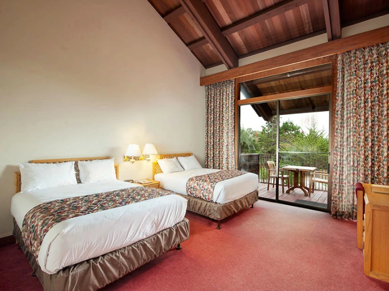 Slaapkamer van hotel in Monterey