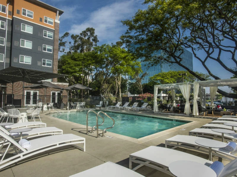 LA-zwembad-hotel