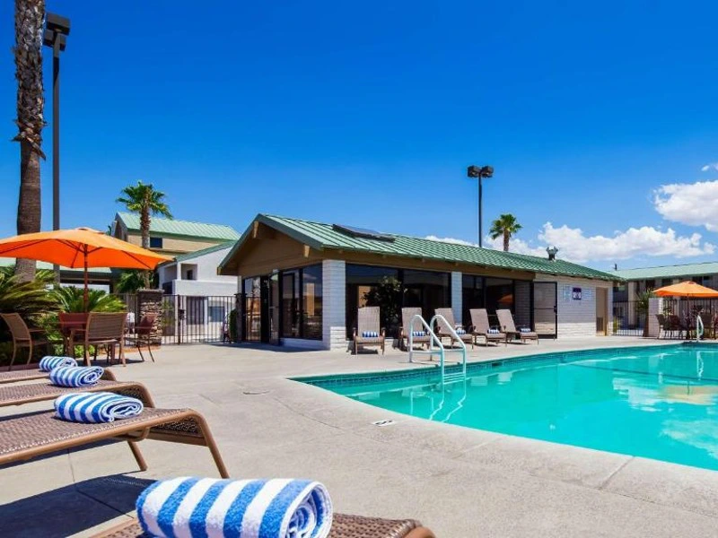 hotel met zwembad kingman route 66 amerika