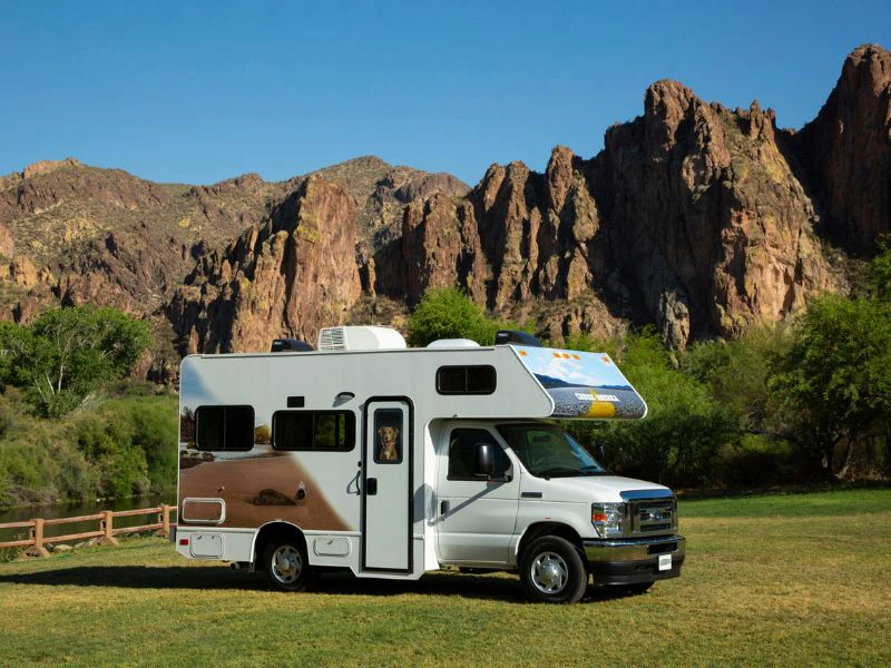 Camper van Cruise America c21