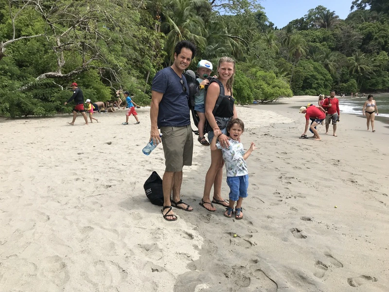 kinderen op het strand Costa Rica
