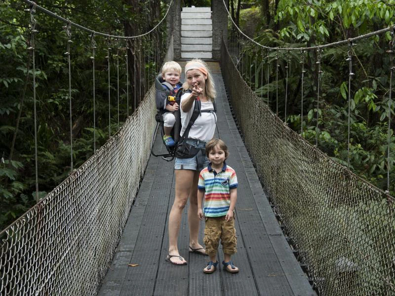 Costa Rica Monteverde kinderen hangbrug