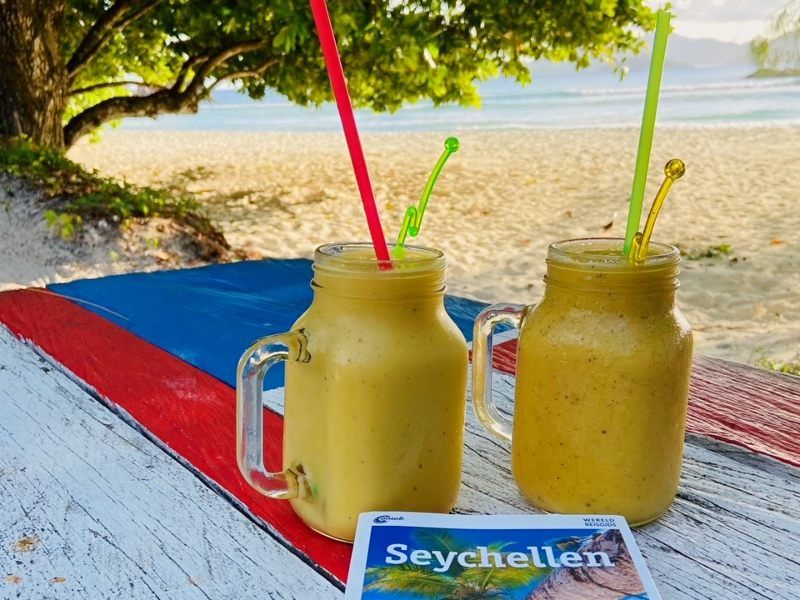 smoothie met uitzicht op het strand