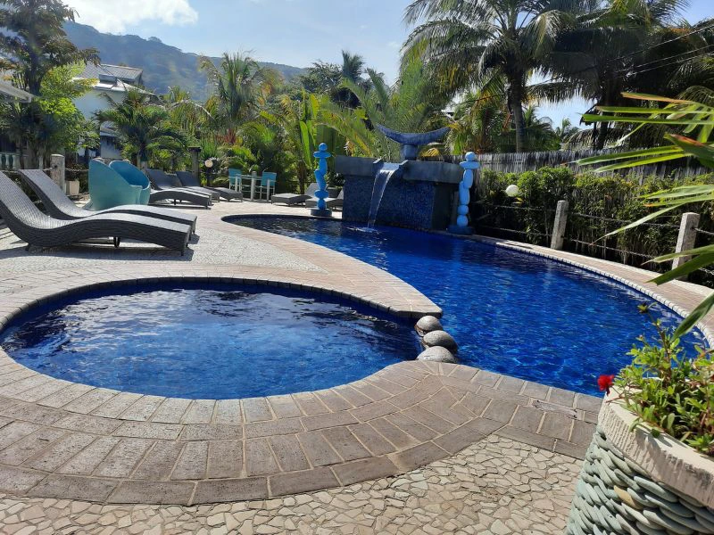 zwembad guesthouse La Digue