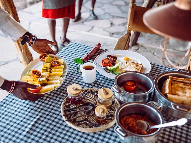 maji moto kamp - dining