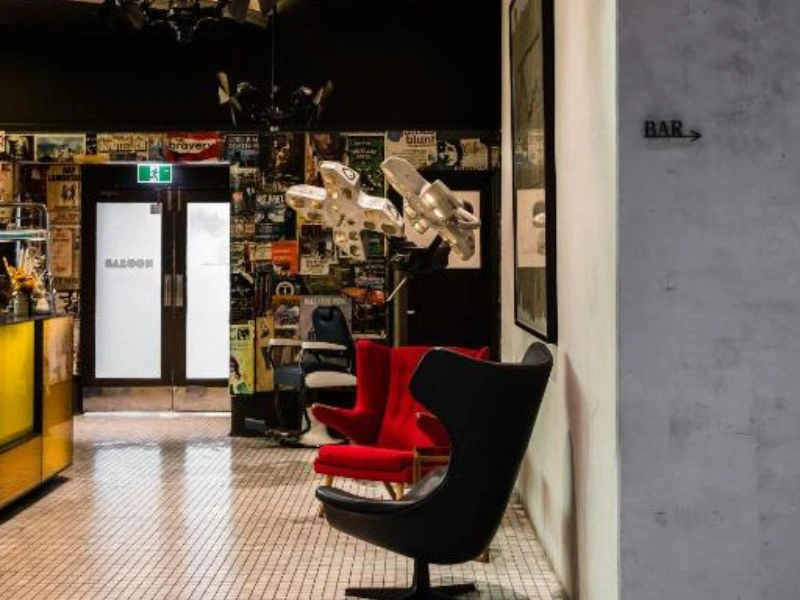 Comfortabele stoelen in lobby hotel Sydney