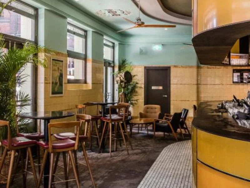 Zitplekken bij de bar in hotel in Sydney