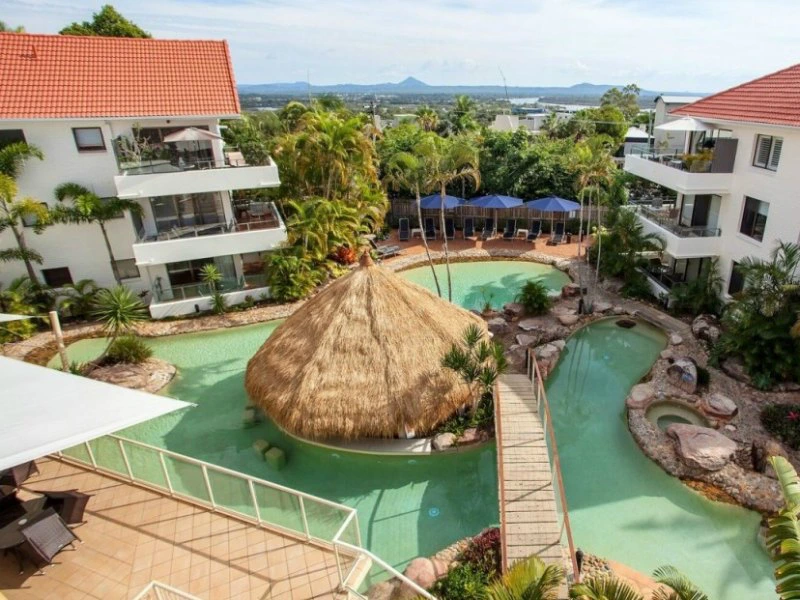 Zwembad bij het hotel in Noosa