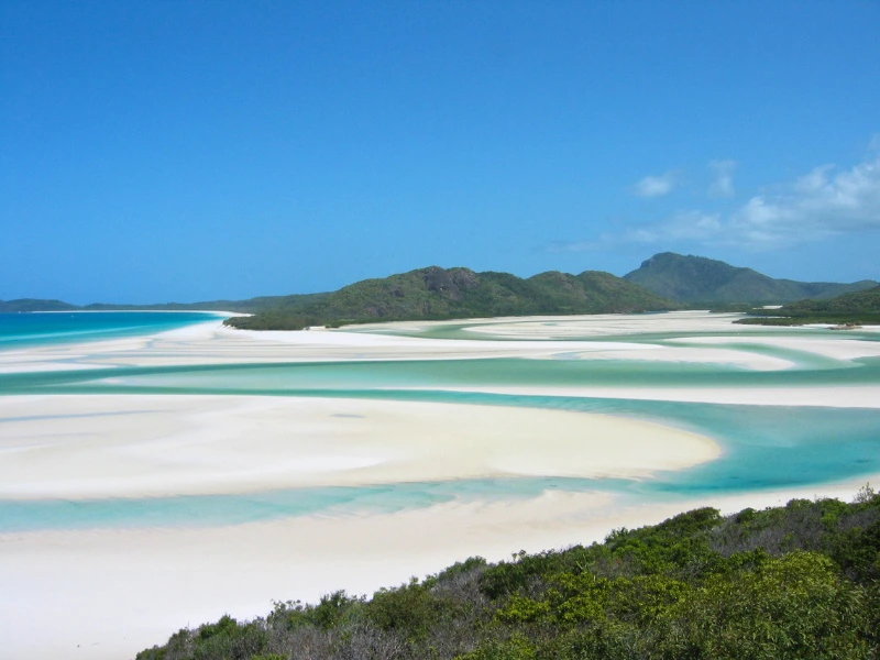 Kustlijn bij Airlie beach