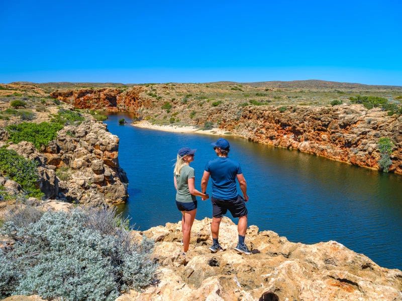 koppel poseert in cape range national park