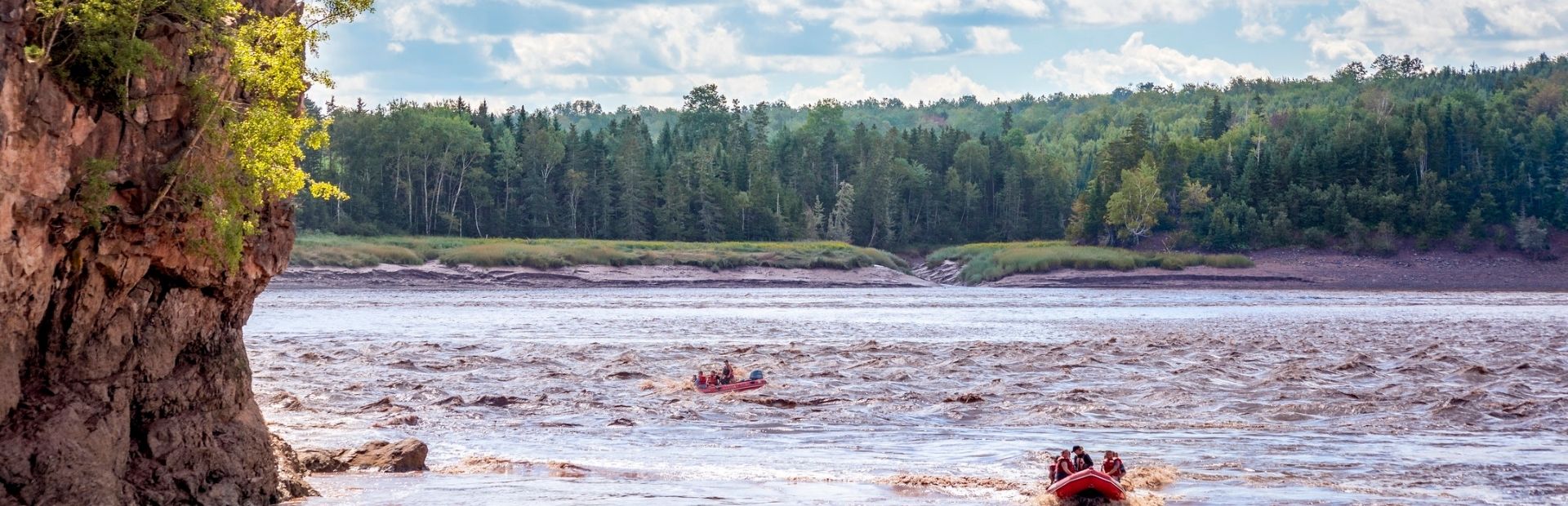rafts op een wilde rivier in nova scotia