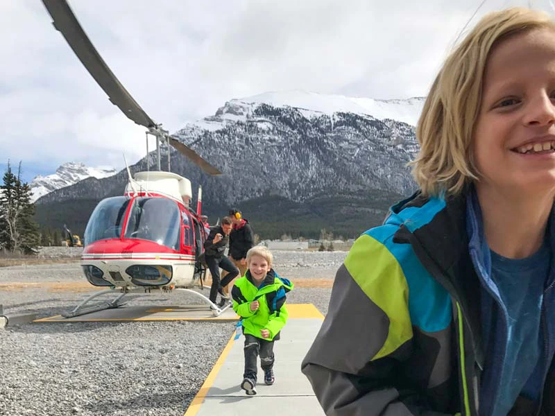 helikopter rocky mountains met kinderen