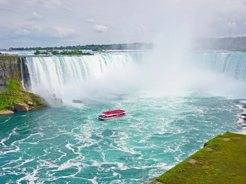 Boot langs de Niagara Fall Canada