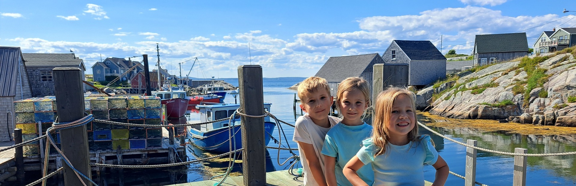 Kinderen in de haven van Peggy's Cove