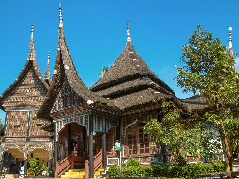 Traditionle huizen bij Tobomeer Sumatra