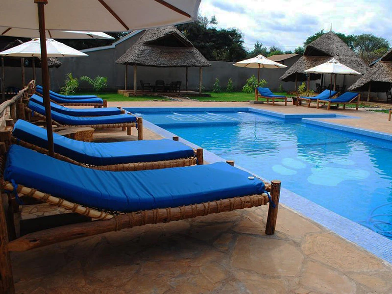 Zwembad bij de lodge in Moshi