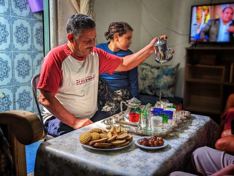 Thee drinken met locals in Marokko