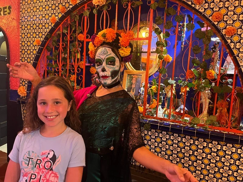 kind bij dia de los muertos in mexico, isla mujeres