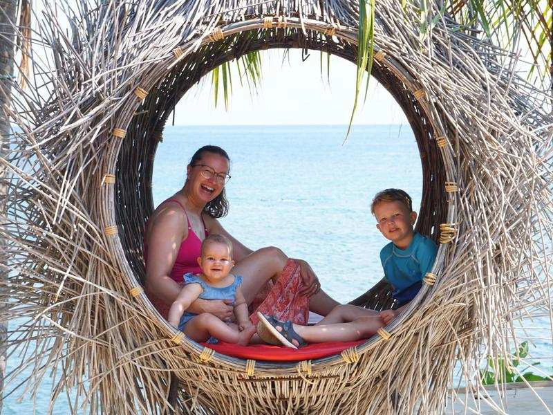 Gezin in Bali op vakantie
