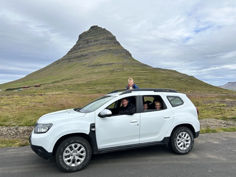 IJsland auto met kinderen