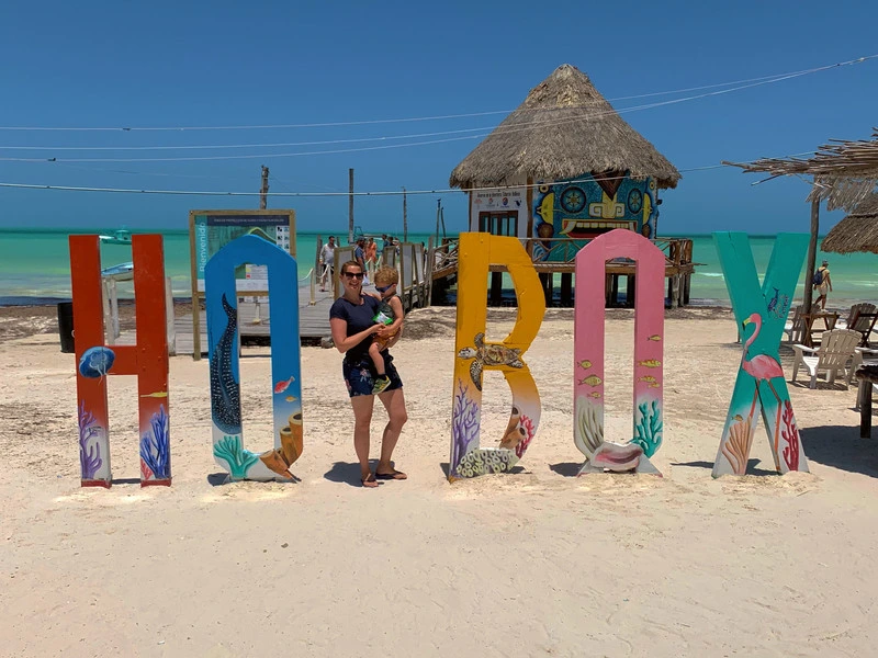 Isla Holbox letters Yucatan met kinderen