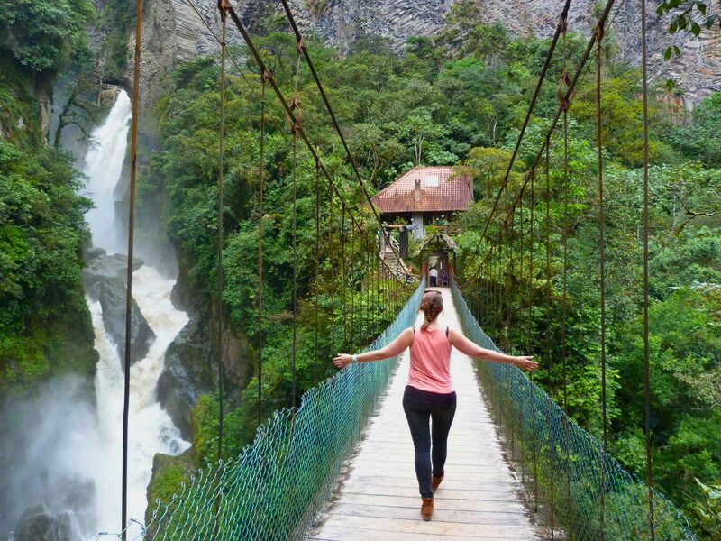 Ecuador Banos brug met waterval