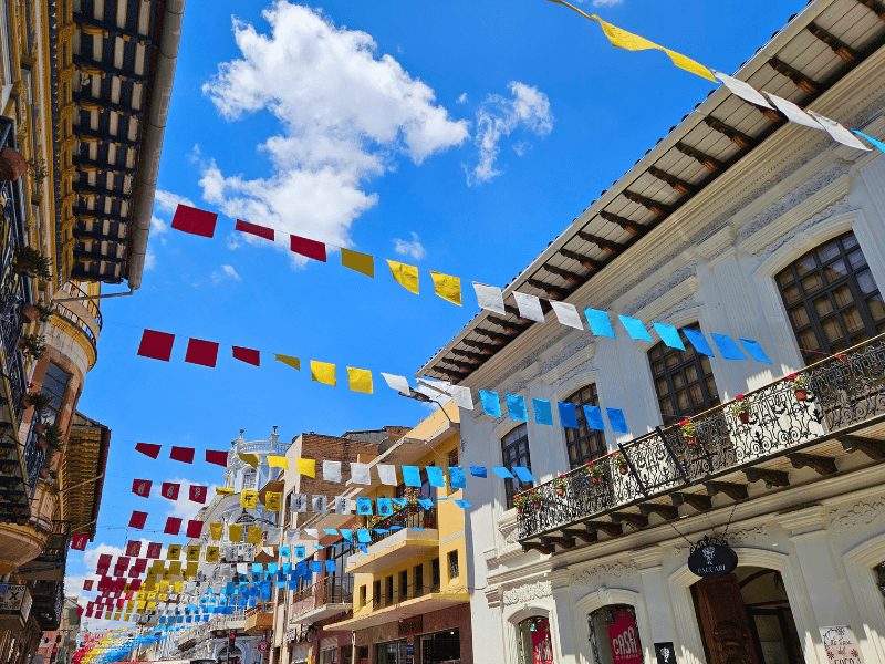 Koloniale straat in Cuanca Ecuador reizen