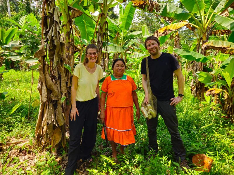 Amazone jungle met locals in Ecuador