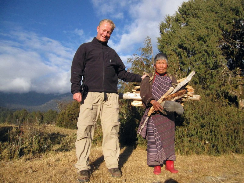 reiziger met een local tijdens de trekking