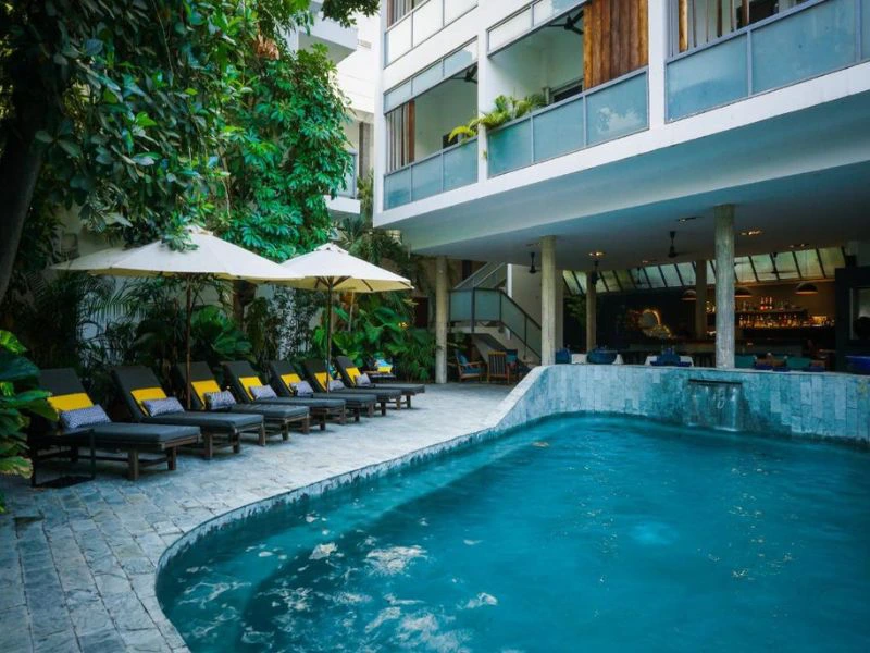 Phnom Penh hotel zwembad in Cambodja
