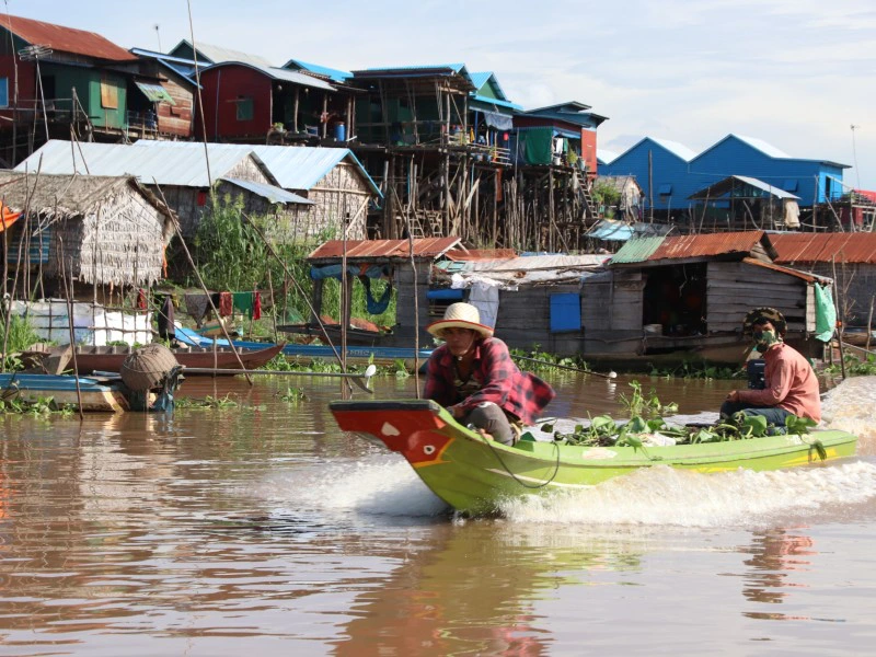 Boot over Tonlesap in Cambodja