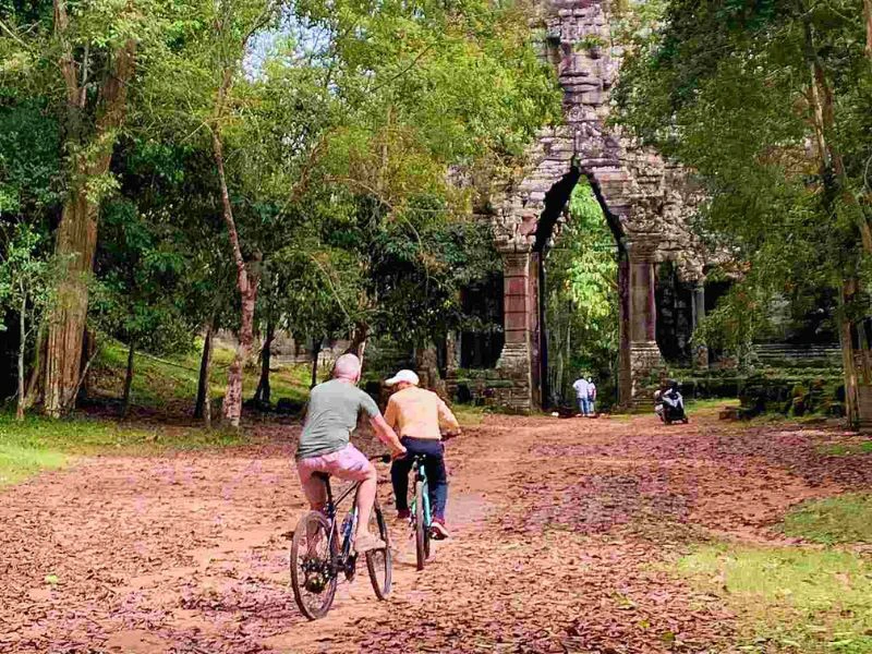 cambodja fietsen in angkor