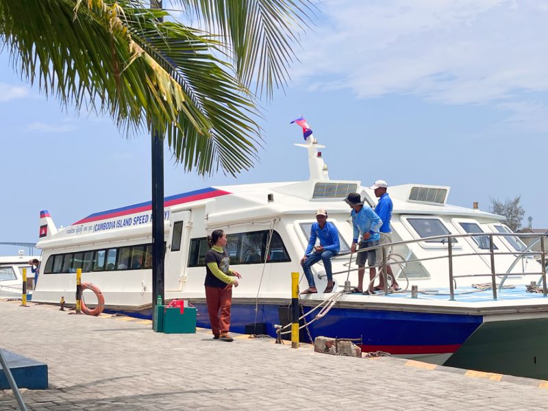 Met de ferry naar Koh Rong Samloem