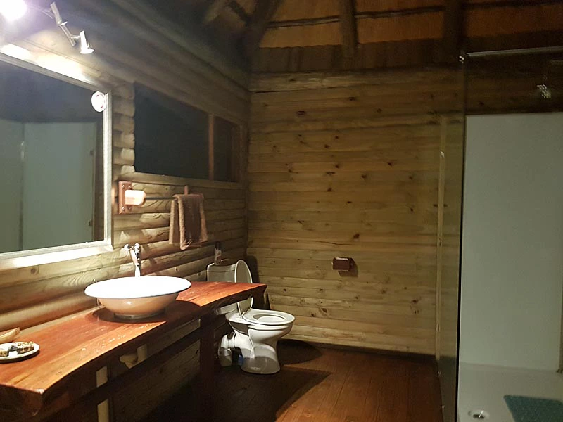 okavango-rivier-lodge-badkamer