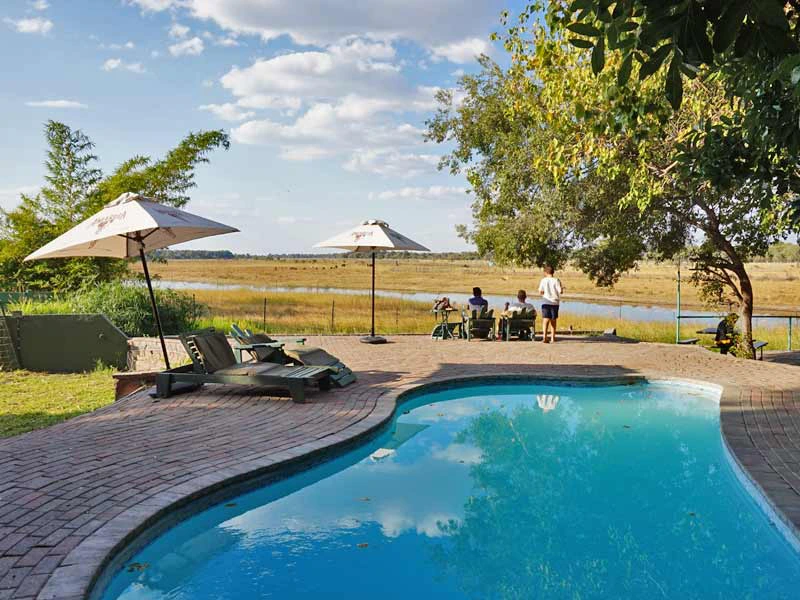 Zwembad bij lodge