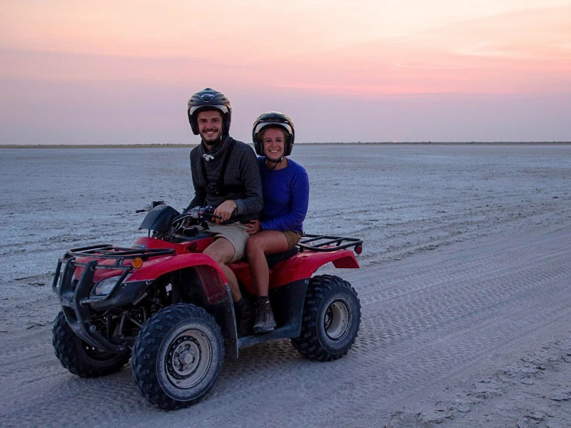 Botswana - Makgadikgadi pans - quad bike