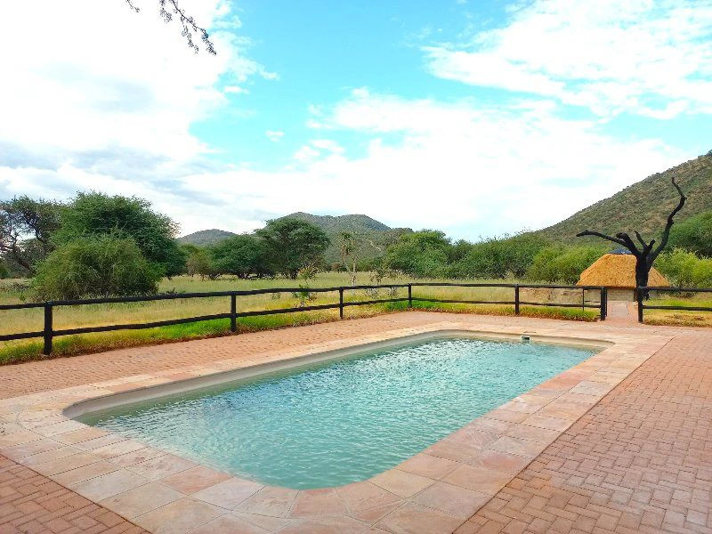 zwembad bij lodge