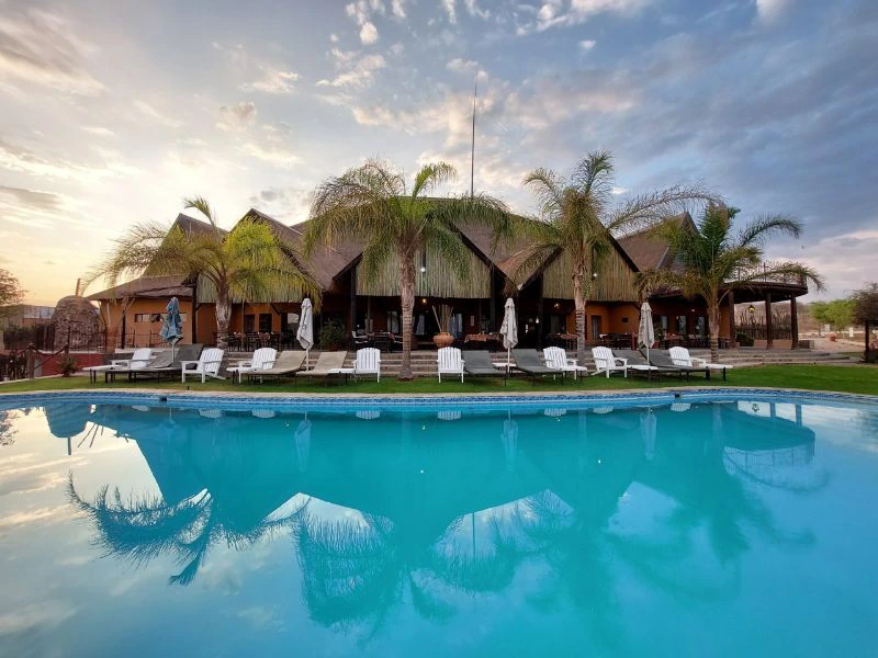 infinity pool bij de lodge