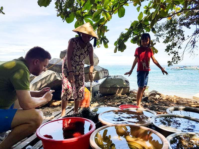 Cham eiland koken op het strand