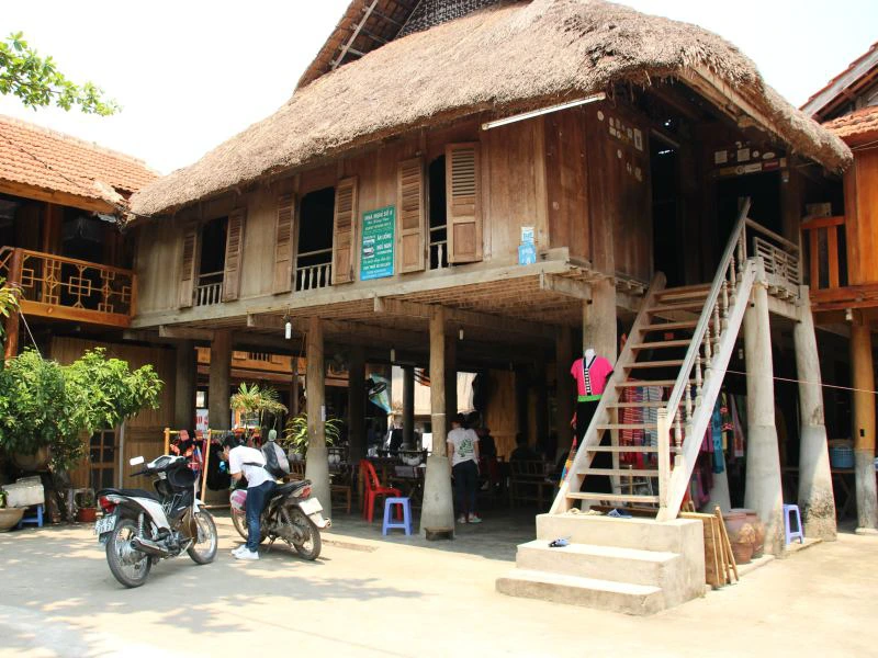Fietsen in Vietnam - huisje op palen