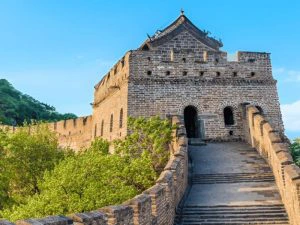 Op de Chinese Muur in de zonneschijn