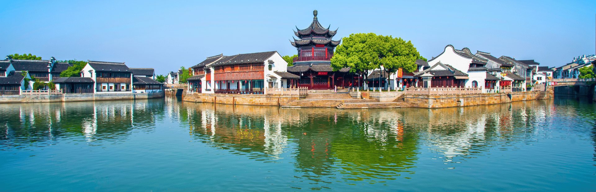 Traditionele huizen aan het kanaal in Suzhou